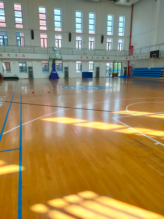 上海交通大学附属中学篮球馆保养